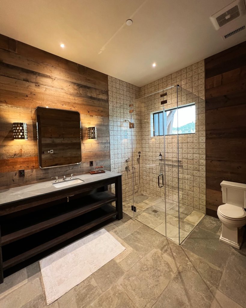 Bathroom that has a hydronic radiant floor for cooling and heating