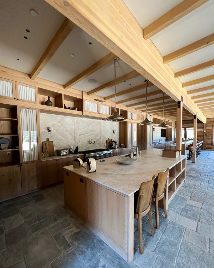 Kitchen in ranch house that uses hydronic heating and cooling via Messana Controls.